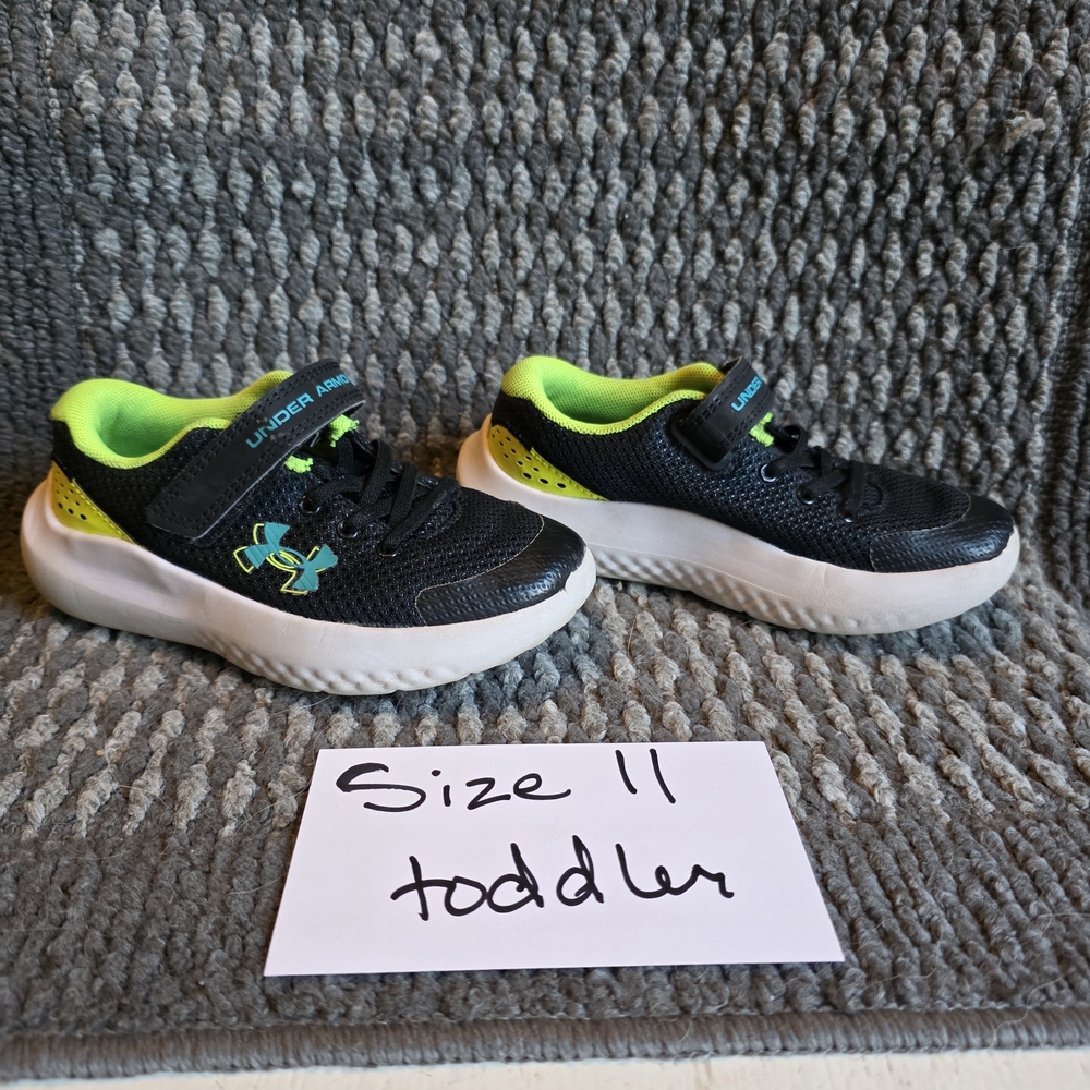 Under Armour Kids Black and Neon Green Sneakers